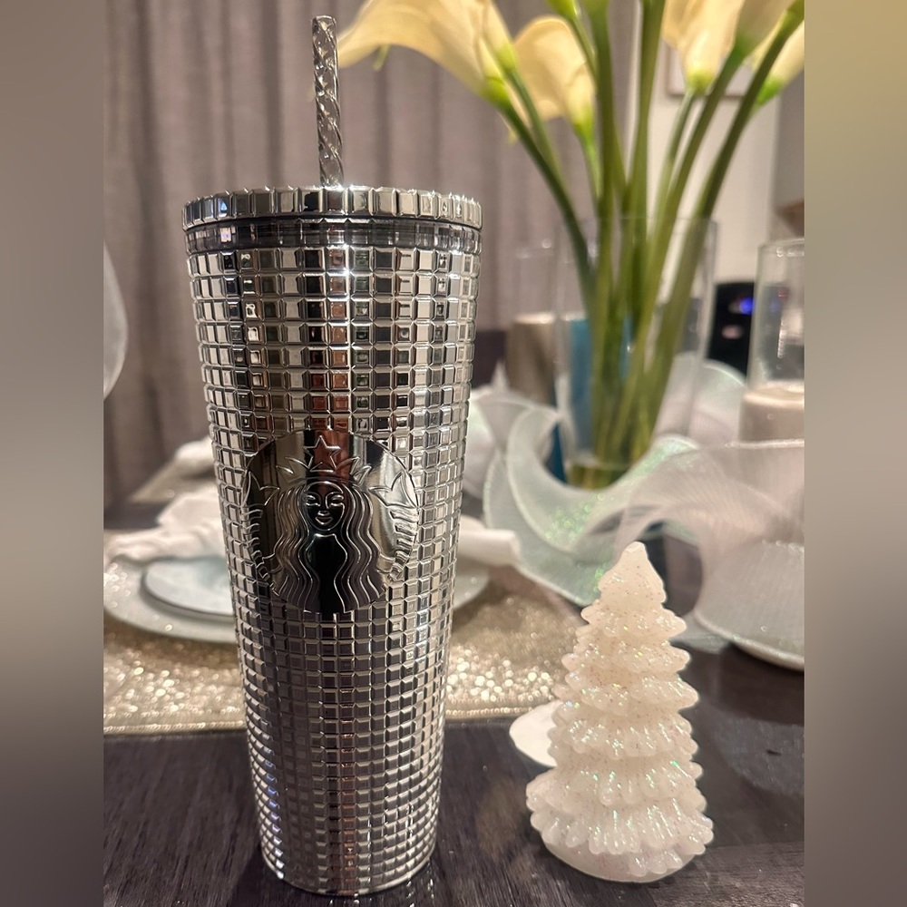 NEW-Starbucks 2023 - Silver - Venti tumbler w/straw